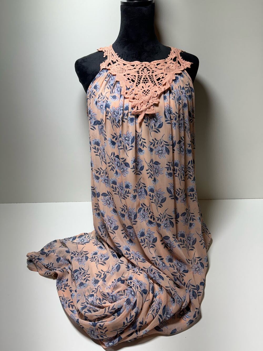 Davina Women’s Maxi Dress Size 10 Floral Cottage Core Peach Color